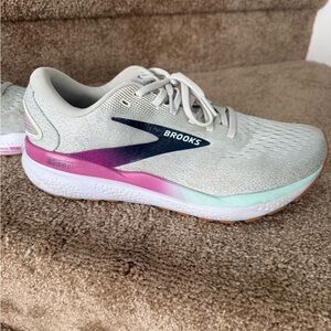 Brooks Women’s Ghost 16 EUC - Gray, Pink, and Mint